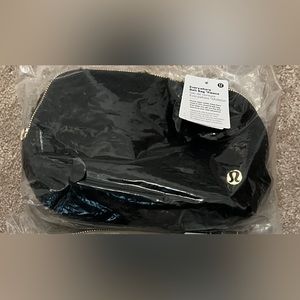 Lululemon Everywhere Belt Bag - NEW